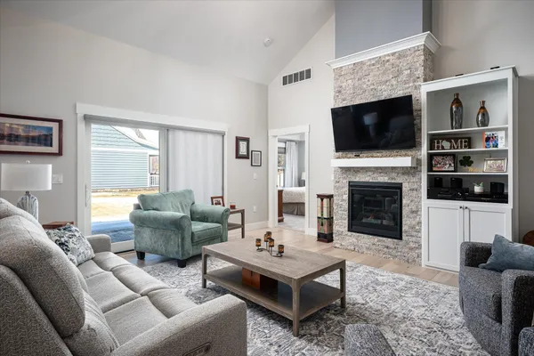 $724,900 | 329 River Pointe, La Crosse, WI 54601