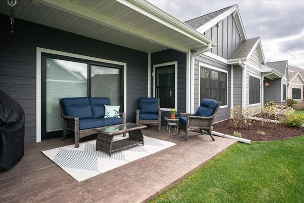 $699,900 | 329 River Pointe, La Crosse, WI 54601