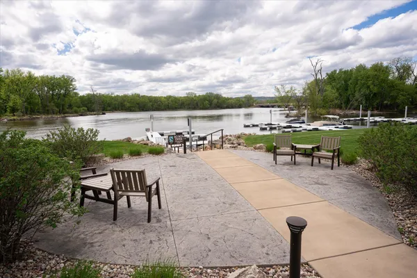$699,900 | 329 River Pointe, La Crosse, WI 54601