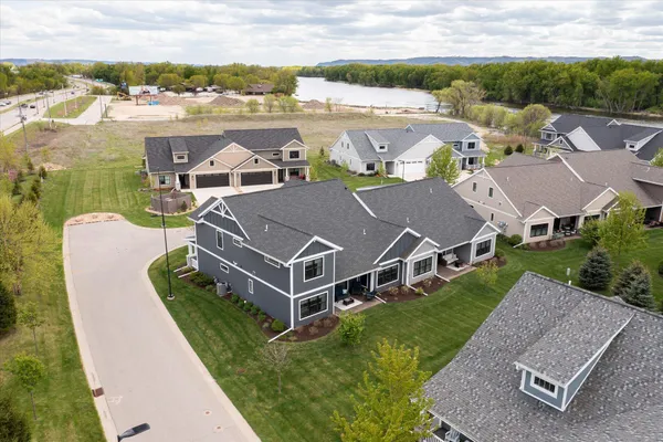 $699,900 | 329 River Pointe, La Crosse, WI 54601