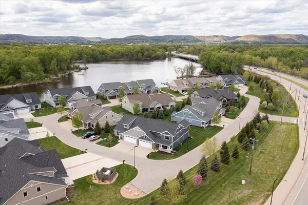 $699,900 | 329 River Pointe, La Crosse, WI 54601