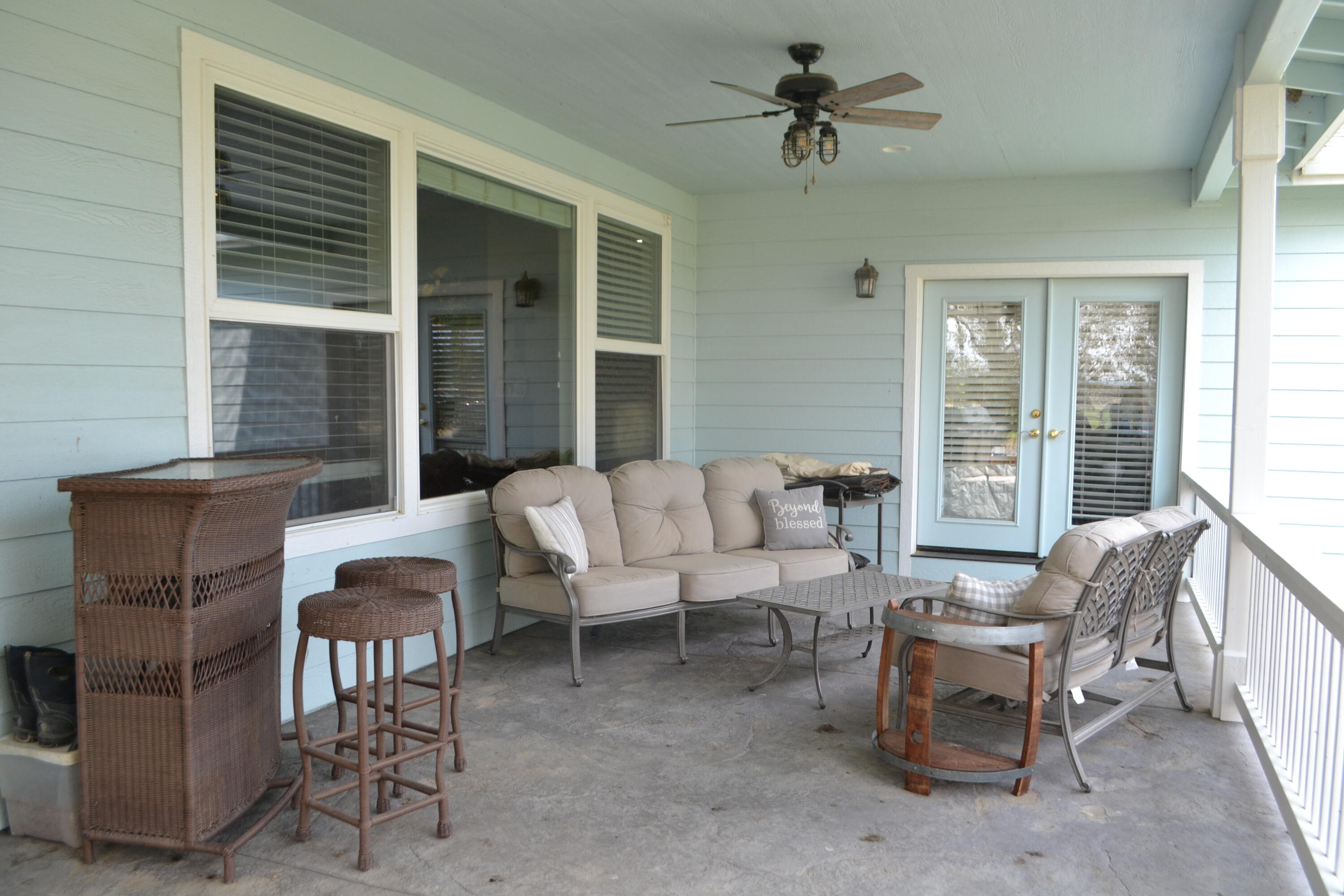 480-100 Belfast Road Litchfield, CA 96117 - Photo 51 of 100 a living room with furniture and a window