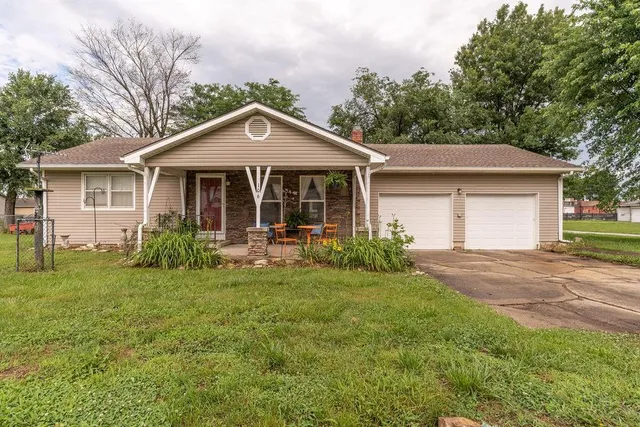 $200,000 | 106 South Clark Street, Adrian, MO 64720