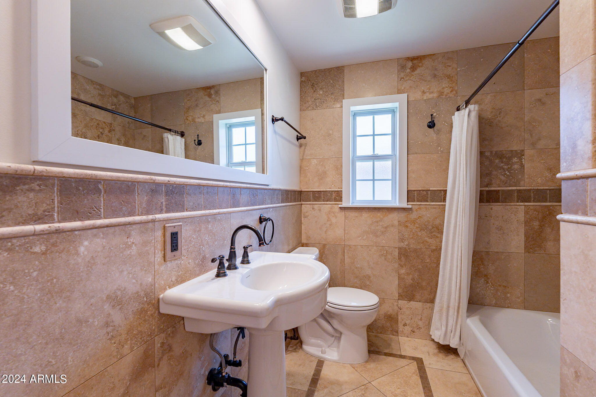 1821 East Bethany Home Road Phoenix, AZ 85016 - Photo 17 of 22 Hall Bath