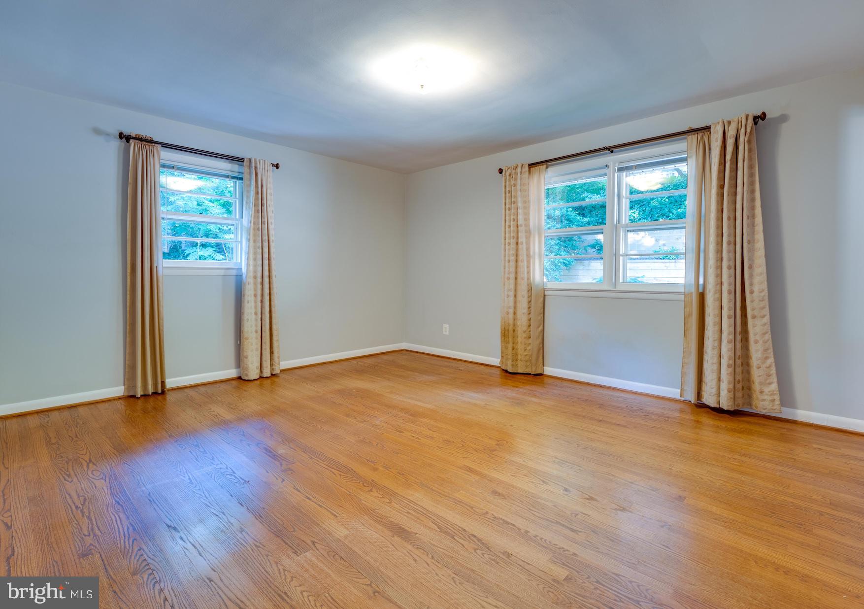 3725 Military Road Arlington, VA 22207 - Photo 13 of 33 Upper level Master bedroom