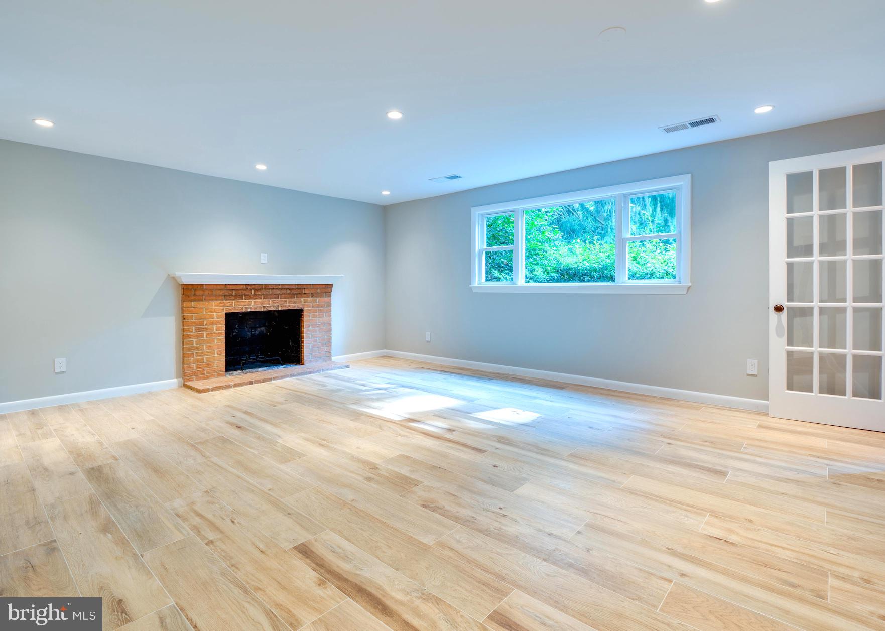 3725 Military Road Arlington, VA 22207 - Photo 20 of 33 Another view of the great room, recessed lighting