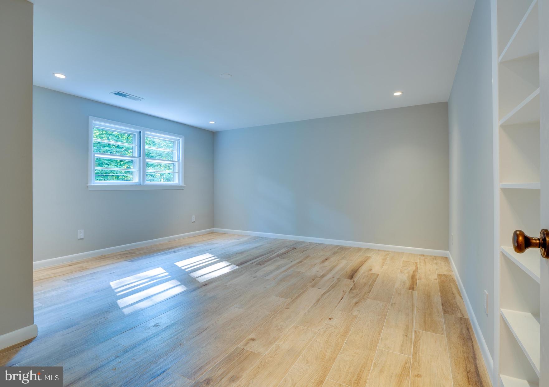 3725 Military Road Arlington, VA 22207 - Photo 21 of 33 Entry level bedroom
