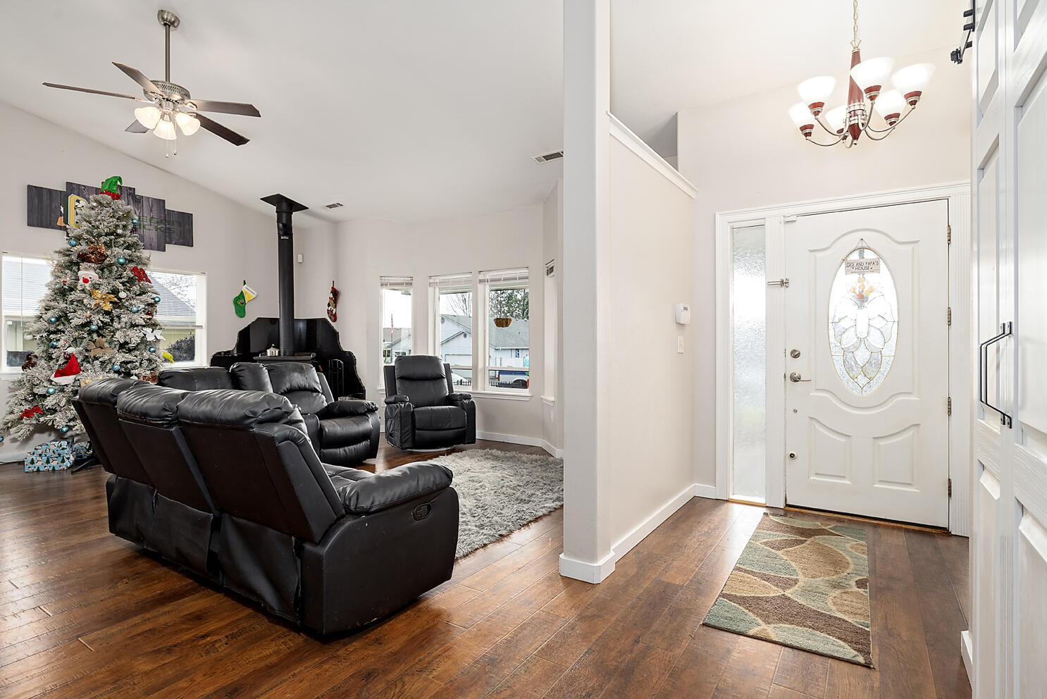 836 Ridgeview Drive Eagle Point, OR 97524 - Photo 3 of 19 a living room with furniture and a chandelier