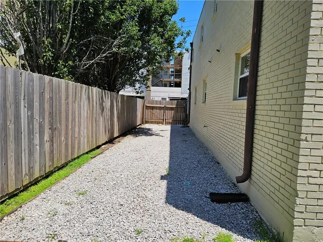 $2,400 | 348 West Robert E Lee Boulevard, New Orleans, LA 70124