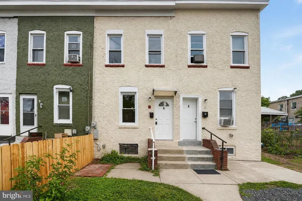 $130,000 | 4 Lansing Alley, Trenton, NJ 08638