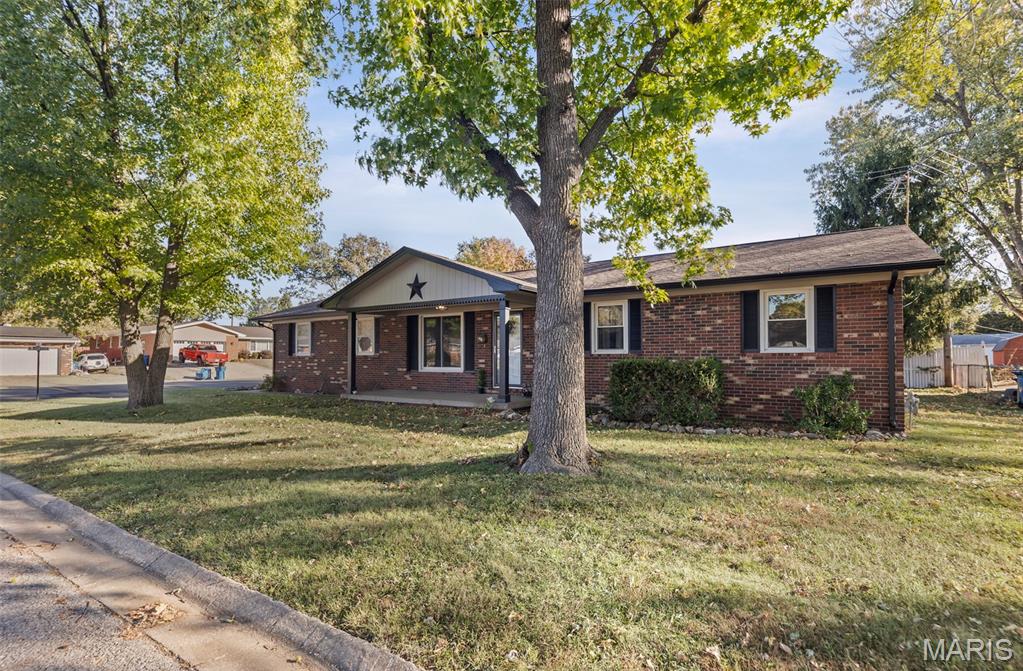 201 Utah Place Bethalto, IL 62010 - Photo 1 of 33