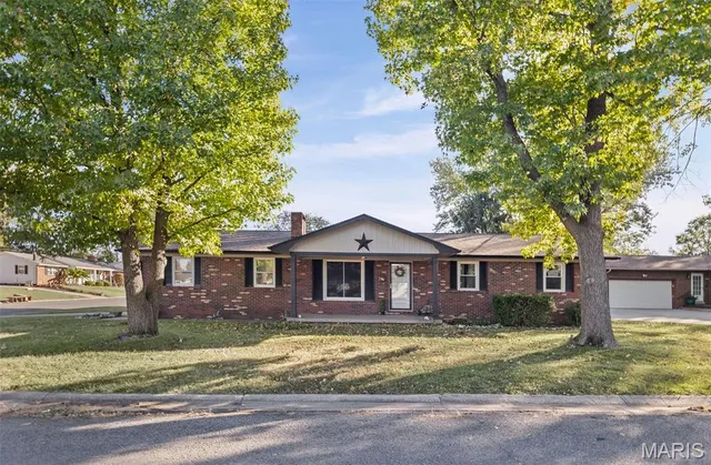 $225,900 | 201 Utah Place, Bethalto, IL 62010