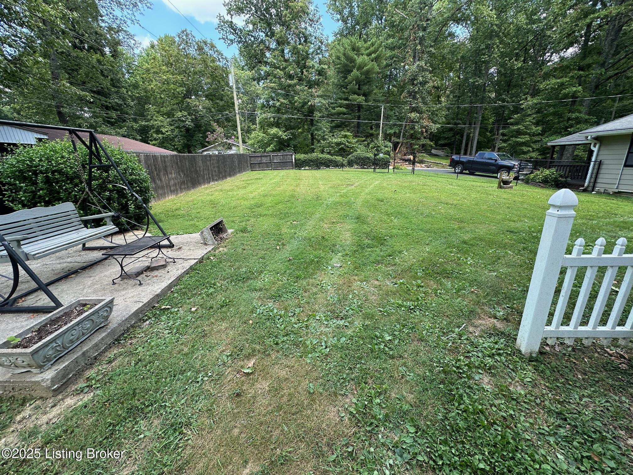 115 Woods Road Elizabethtown, KY 42701 - Photo 4 of 61 IMG_2983