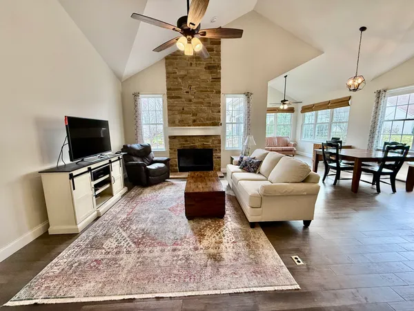 $595,000 | 1167 Kingsley Lane, Aurora, IL 60505