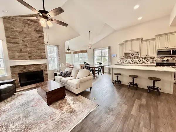 $595,000 | 1167 Kingsley Lane, Aurora, IL 60505