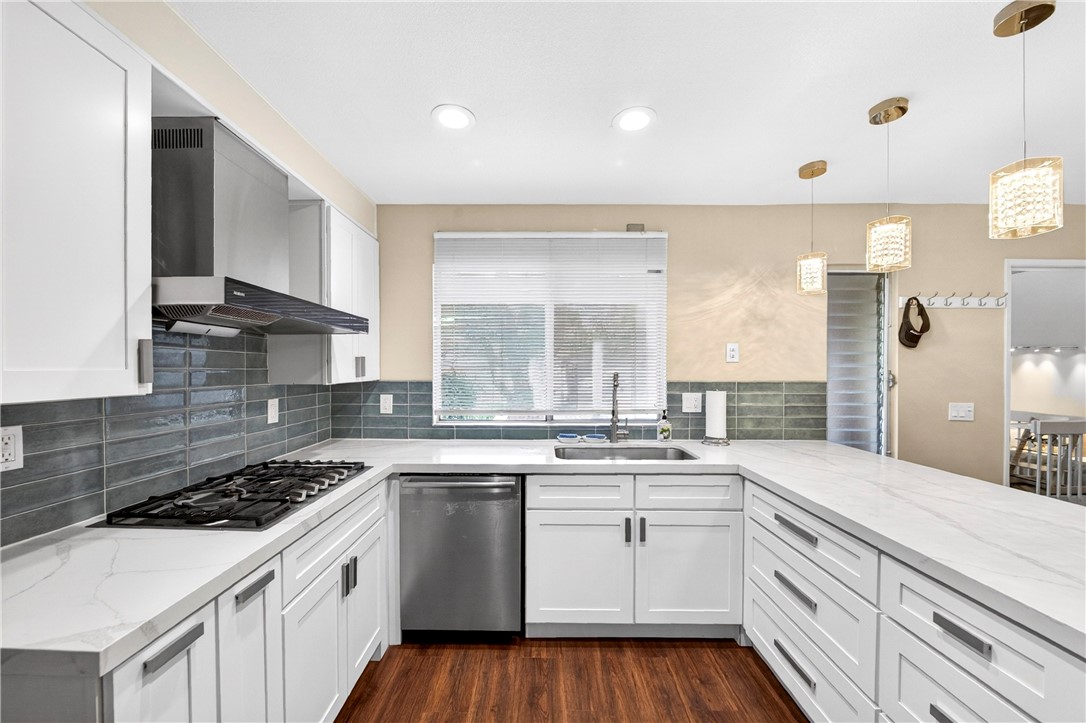 820 Vía Zapata Riverside, CA 92507 - Photo 14 of 37