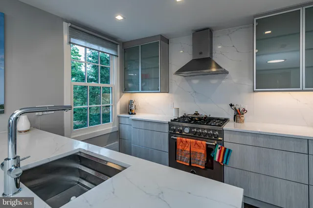 $965,000 | 8 Greenholm Street, Unit 3, Princeton, NJ 08540