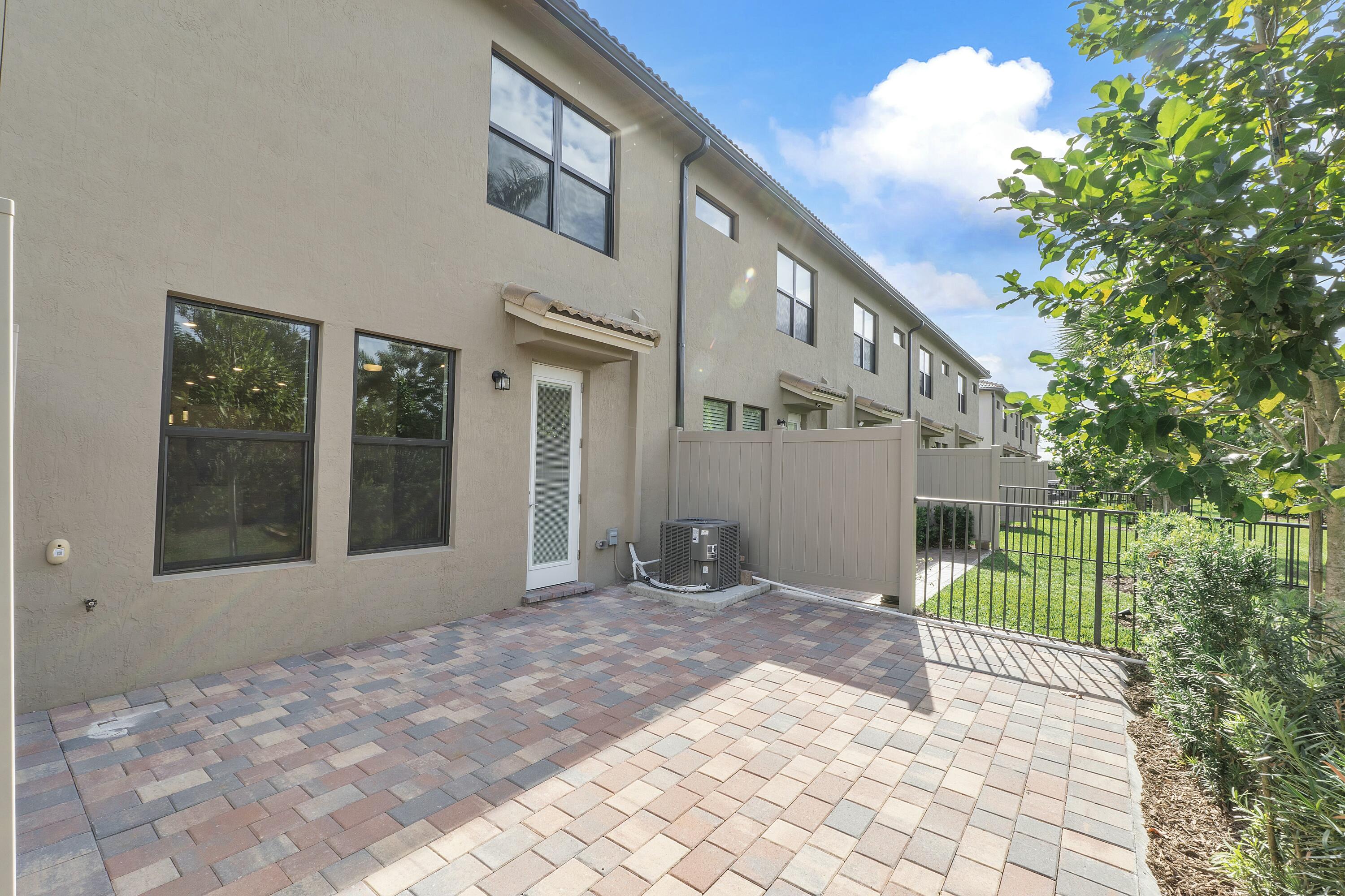 4853 Chantilly Road Lake Worth, FL 33467 - Photo 23 of 37 tempImagesDQbh1