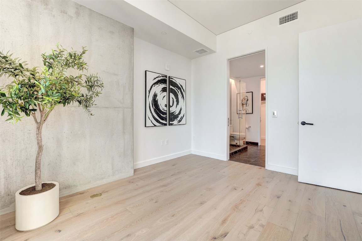 610 Davis Street, Unit 3008 Austin, TX 78701 - Photo 15 of 39 a view of a hallway with interior of the house