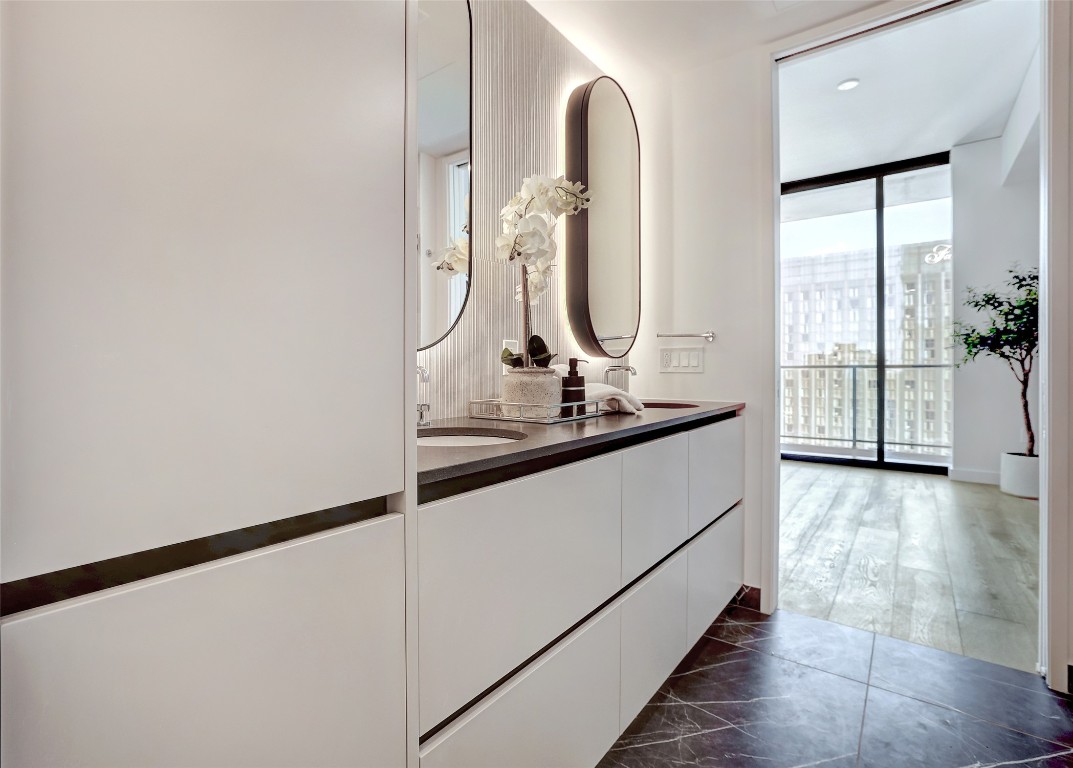 610 Davis Street, Unit 3008 Austin, TX 78701 - Photo 16 of 39 a view of living room with a large window