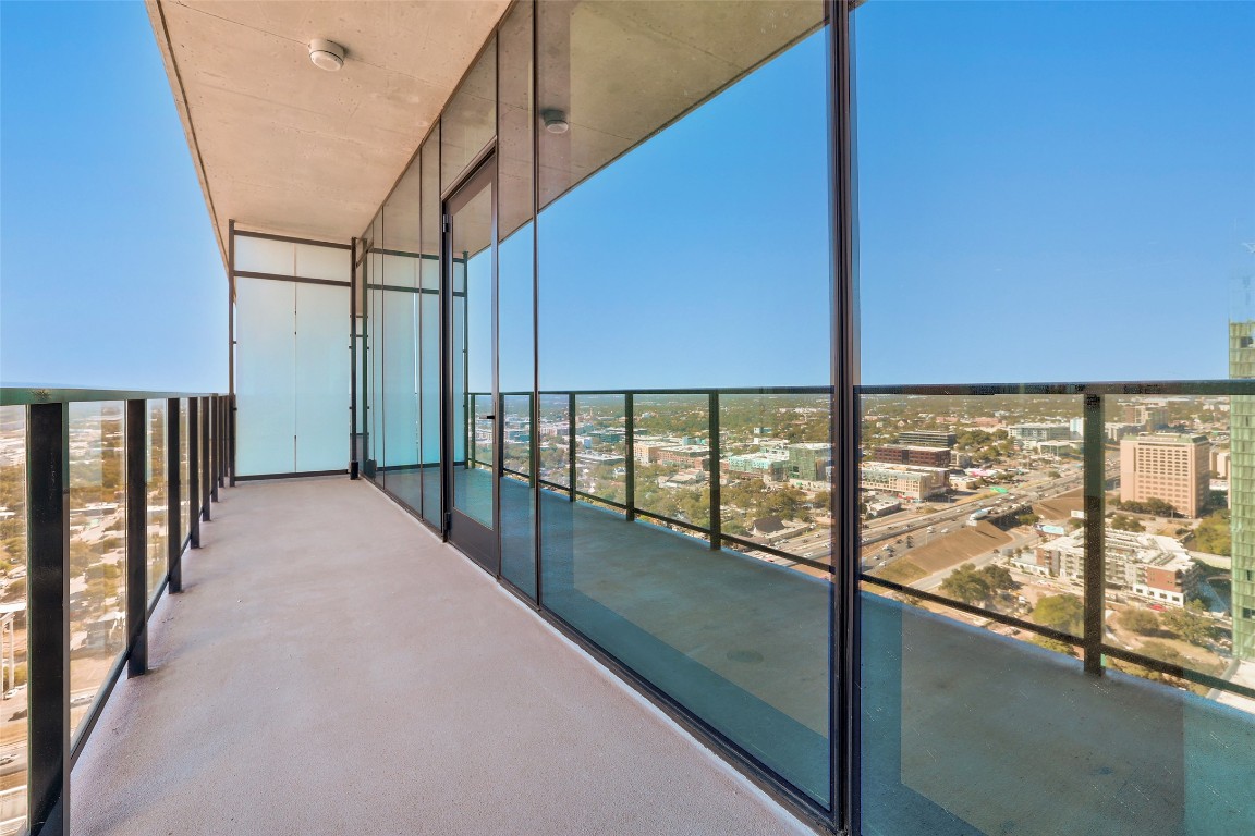 610 Davis Street, Unit 3008 Austin, TX 78701 - Photo 27 of 39 a view of an entryway