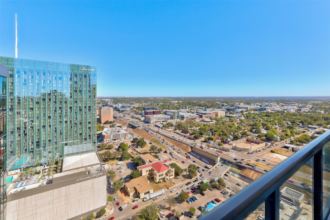 610 Davis Street, Unit 3008 Austin, TX 78701 - Photo 28 of 39 an aerial view of a city