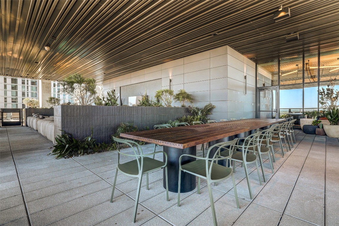 610 Davis Street, Unit 3008 Austin, TX 78701 - Photo 31 of 39 a patio with table and chairs