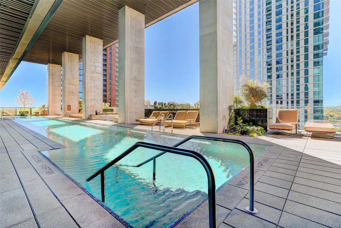610 Davis Street, Unit 3008 Austin, TX 78701 - Photo 37 of 39 a swimming pool with outdoor seating and yard