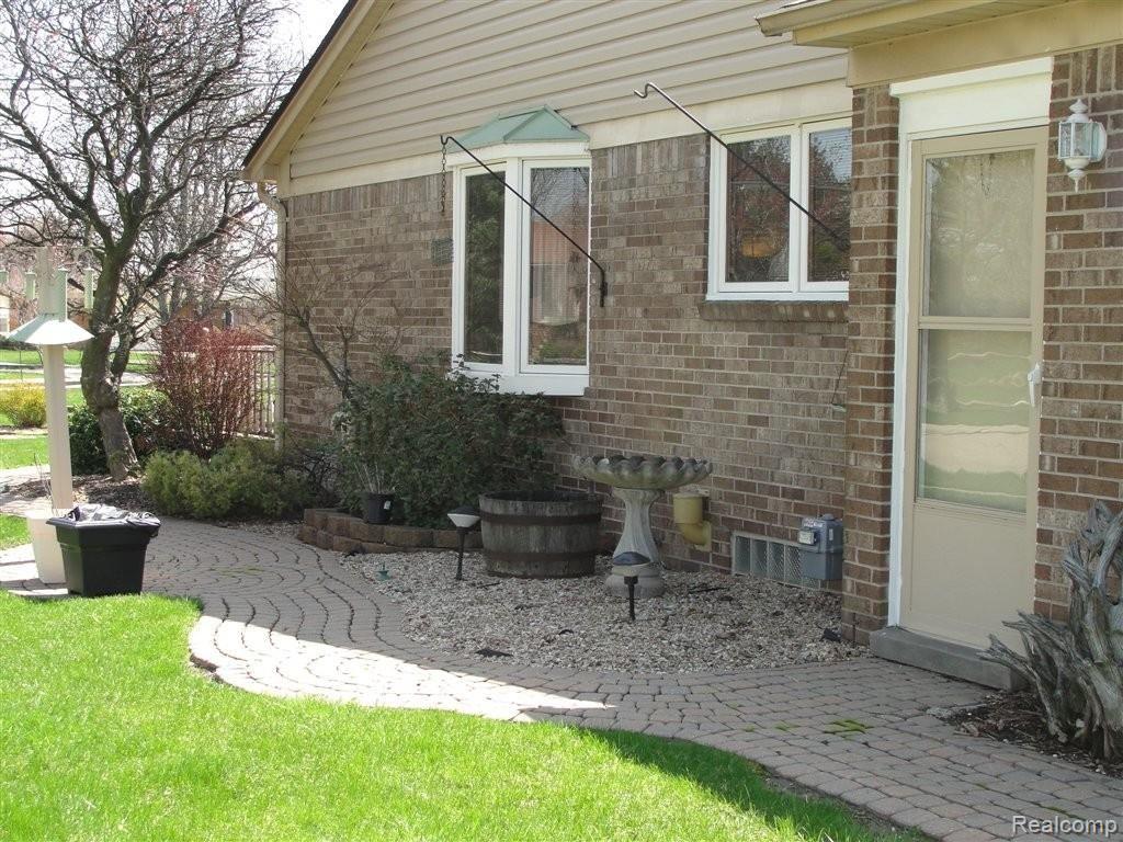 47690 Barbara Road Macomb, MI 48044 - Photo 23 of 25 West Side of Home