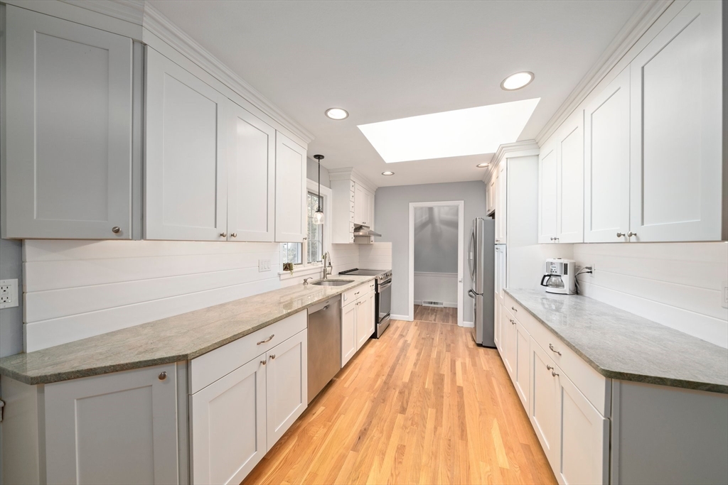 61 Damons Point Road Marshfield, MA 02050 - Photo 8 of 42 Gallery Image 8
