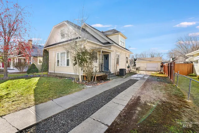 $365,000 | 242 8th Avenue East, Twin Falls, ID 83301