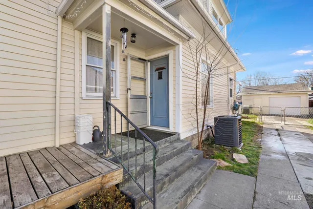 $365,000 | 242 8th Avenue East, Twin Falls, ID 83301