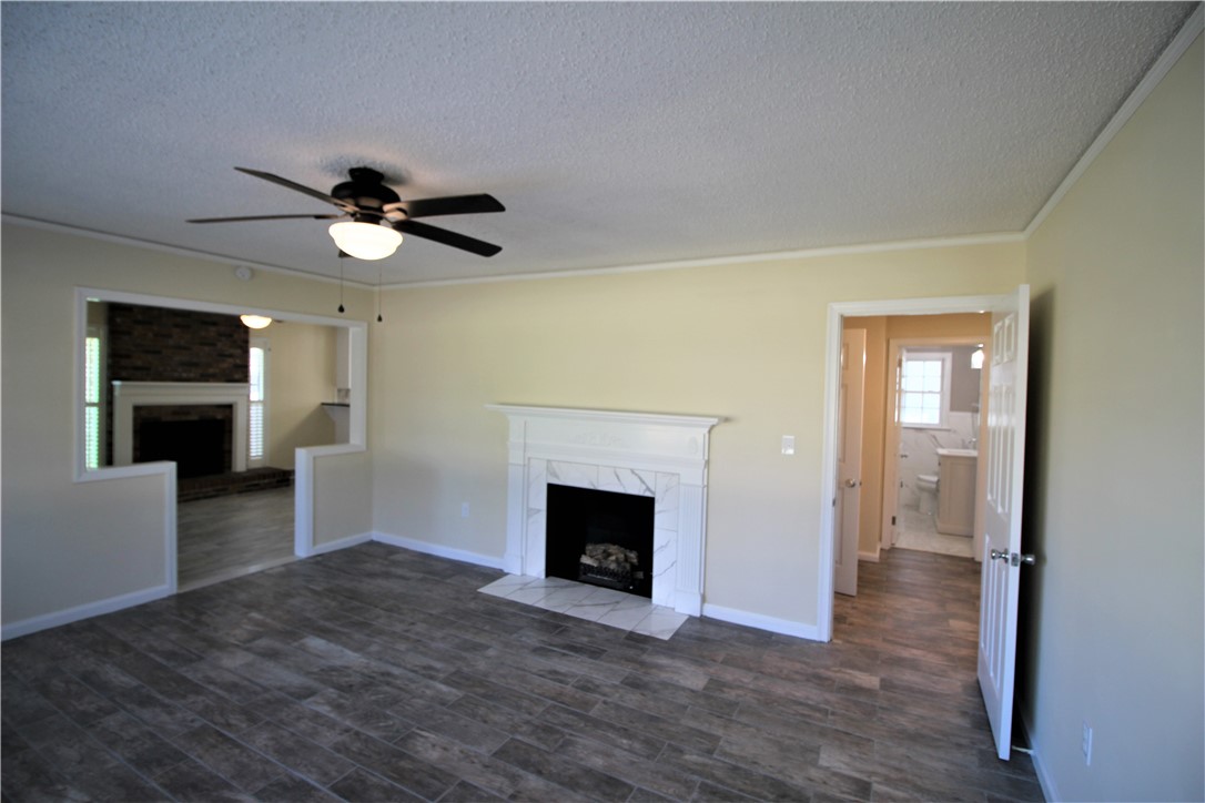 308 Concord Avenue Anderson, SC 29621 - Photo 13 of 31 Living Room