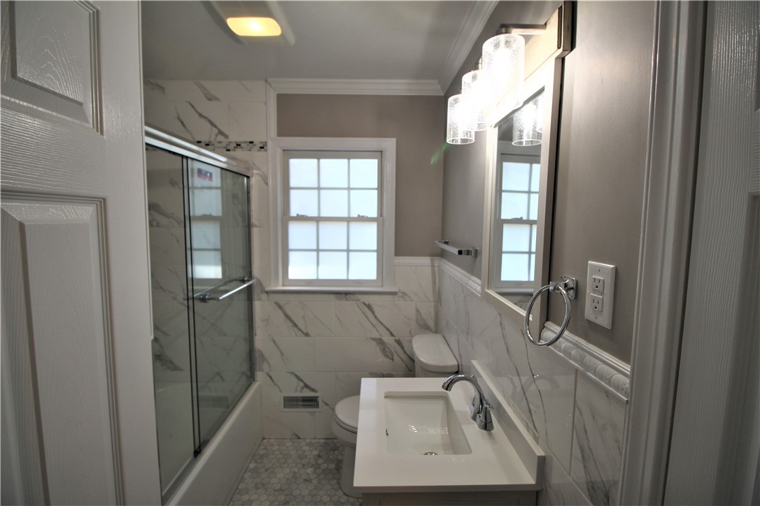 308 Concord Avenue Anderson, SC 29621 - Photo 20 of 31 Main Bathroom - all ceramic