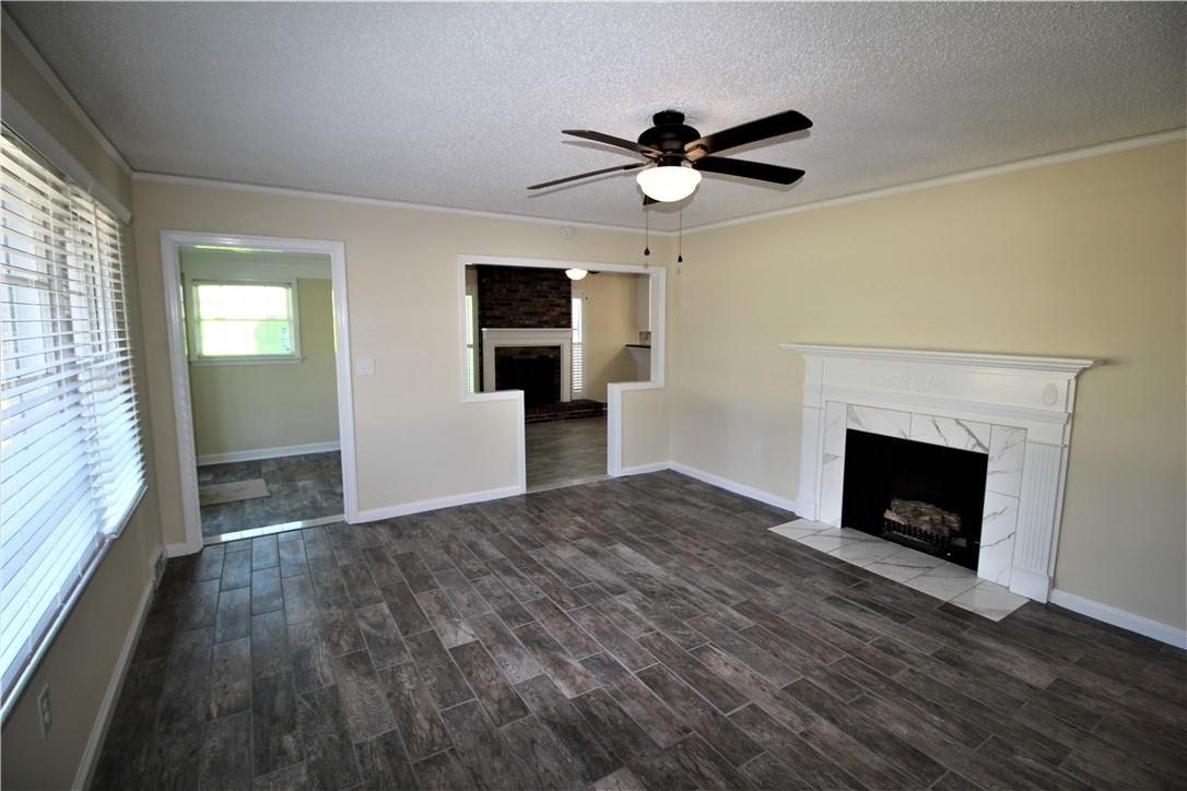 308 Concord Avenue Anderson, SC 29621 - Photo 5 of 31 Living Room