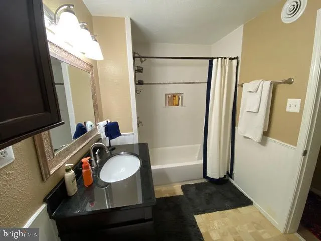 $2,650 | 8613 Brandt Place, Bethesda, MD 20814