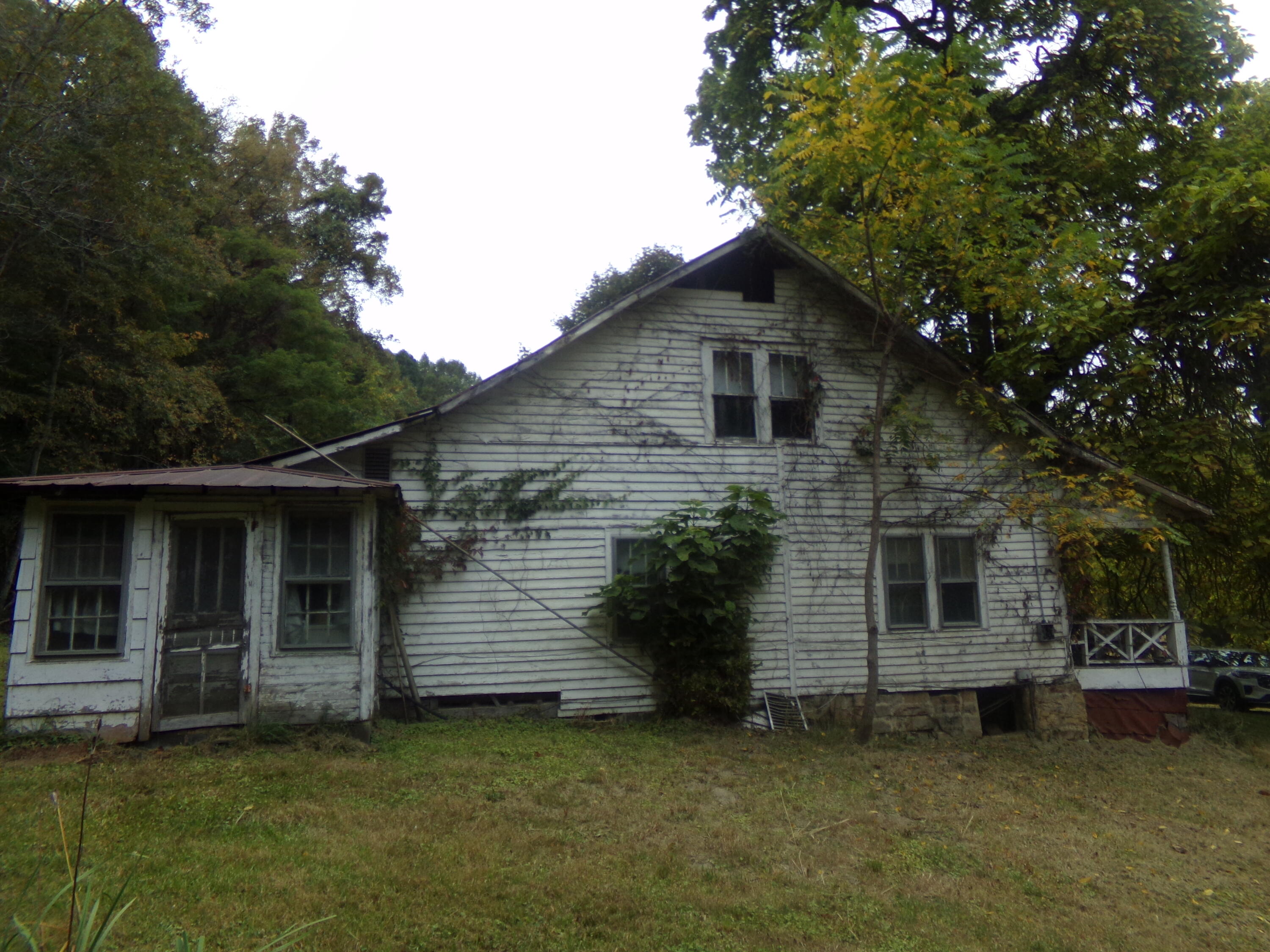 8124 Knobs Road Union, WV 24983 - Photo 3 of 23 Gallery Image 3