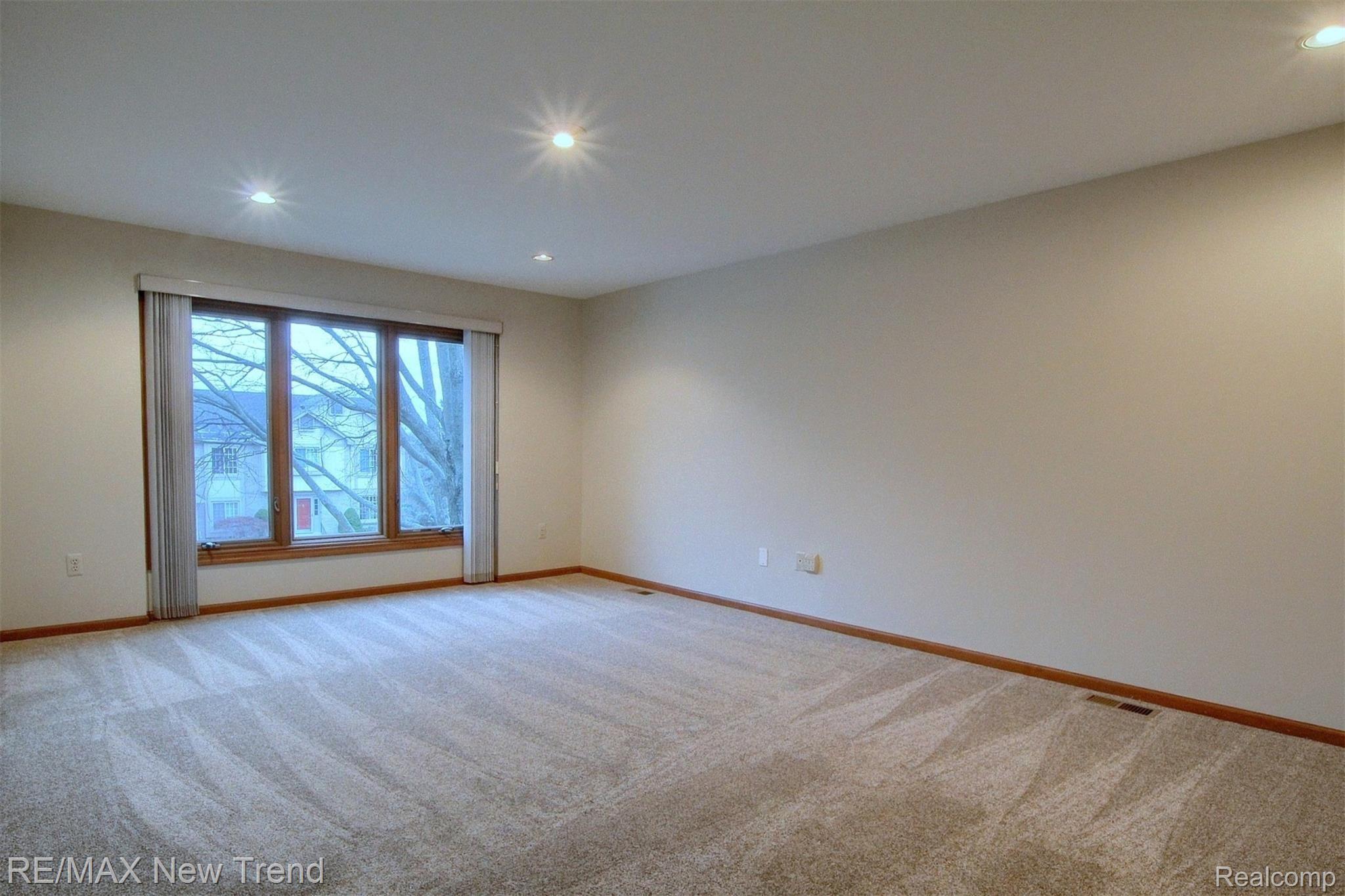 42332 Waterfall Road Northville, MI 48168 - Photo 19 of 32 19-Master Bedroom.jpg