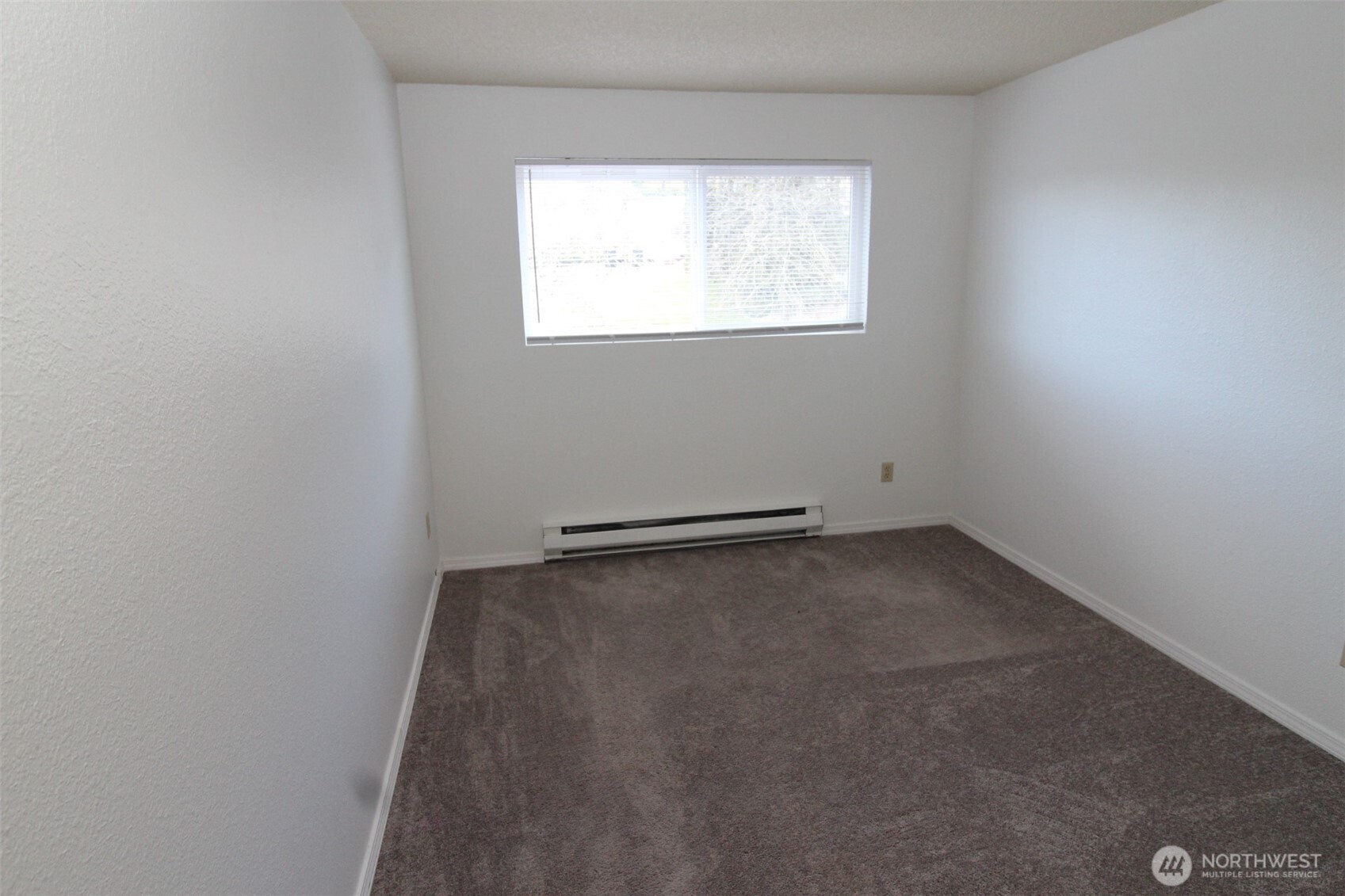 15210 Macadam Road South, Unit D304 Tukwila, WA 98188 - Photo 8 of 23 an empty room with a window