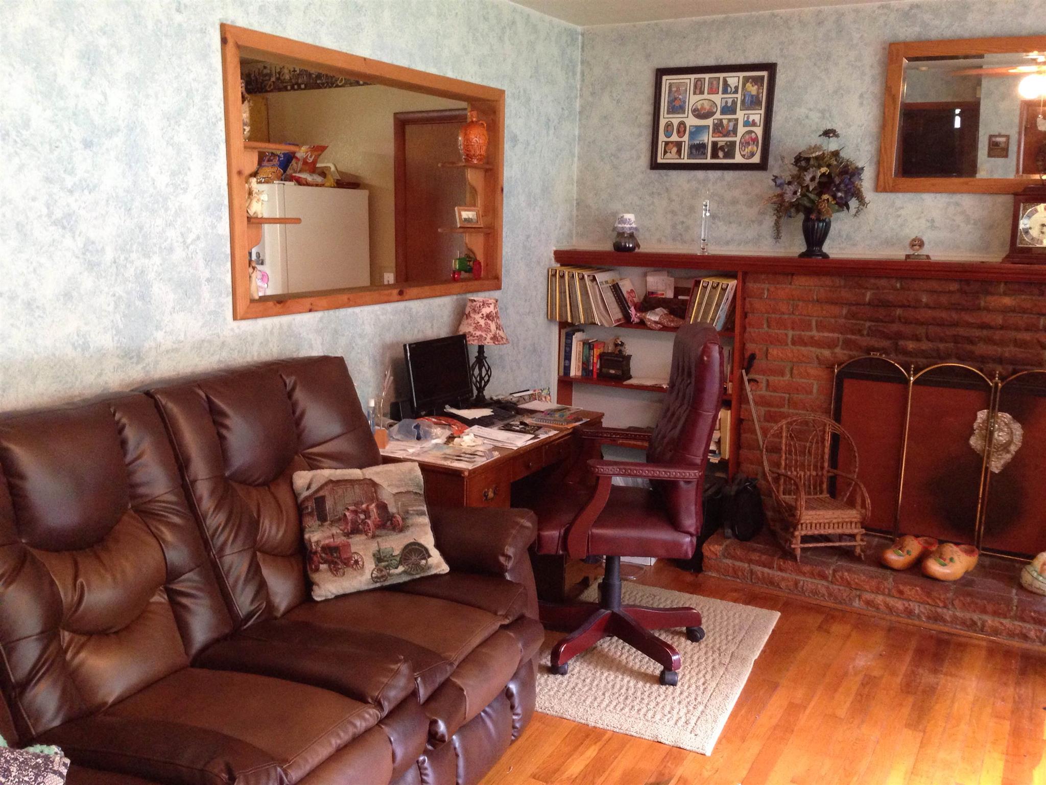 2152 Chambliss Road Pleasant View, TN 37146 - Photo 8 of 24 a living room with furniture and a mirror