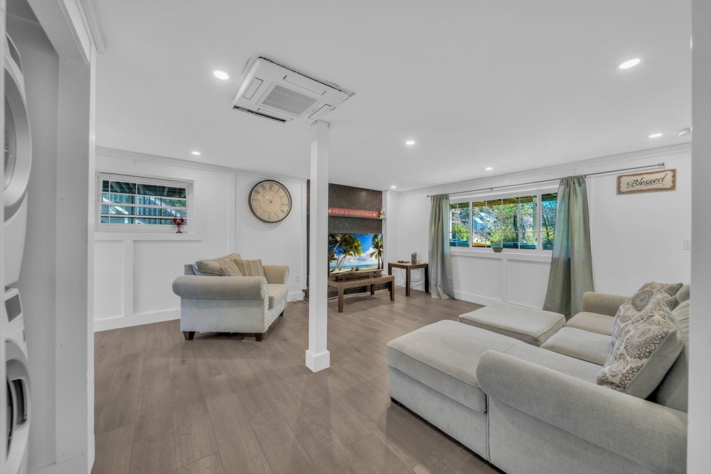 35 Holbrook Avenue Wellfleet, MA 02667 - Photo 19 of 42