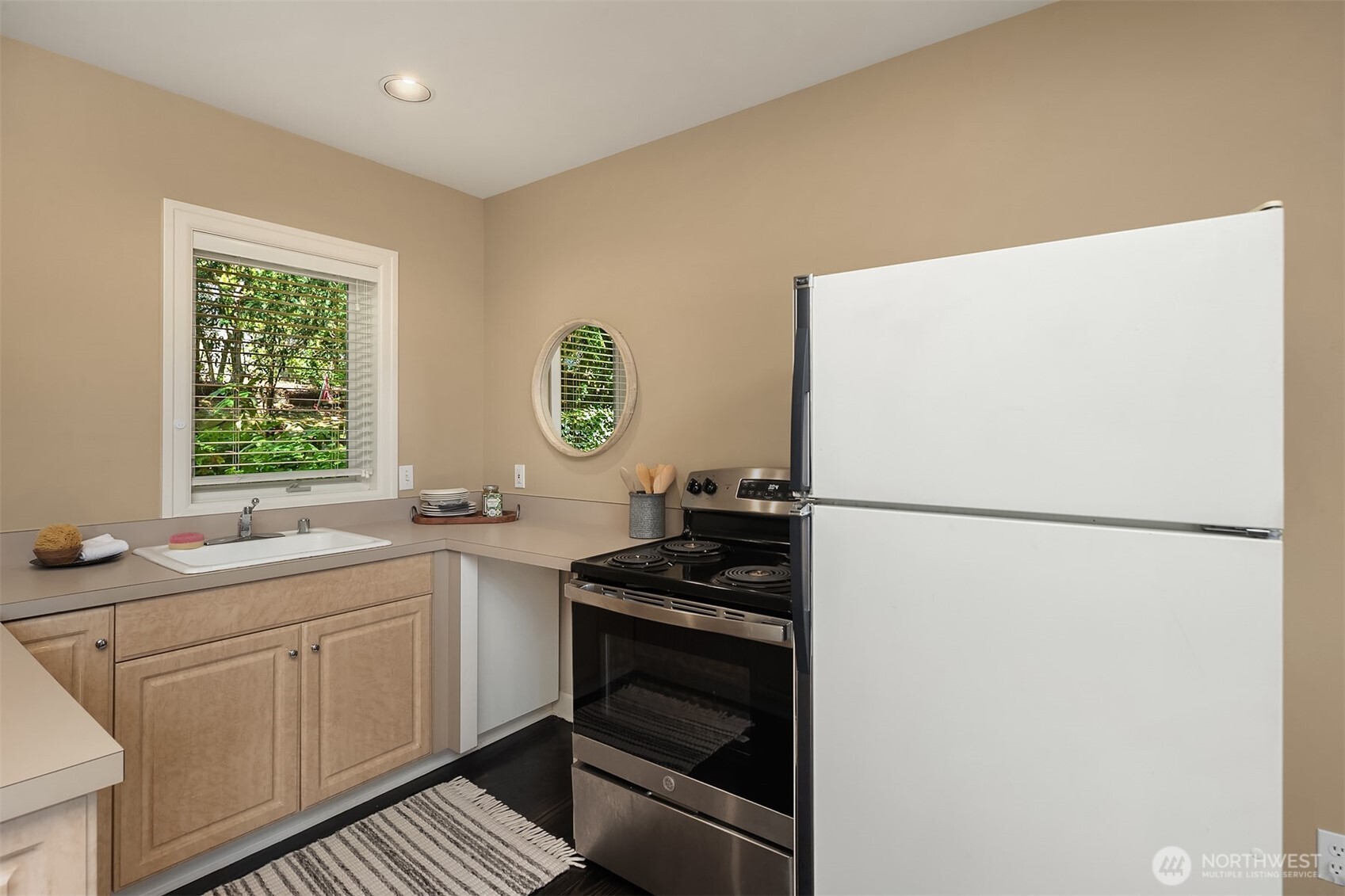5506 Northeast Penrith Road Seattle, WA 98105 - Photo 36 of 40