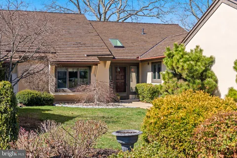 $1,085,000 | 15 Springhouse Lane, Blue Bell, PA 19422