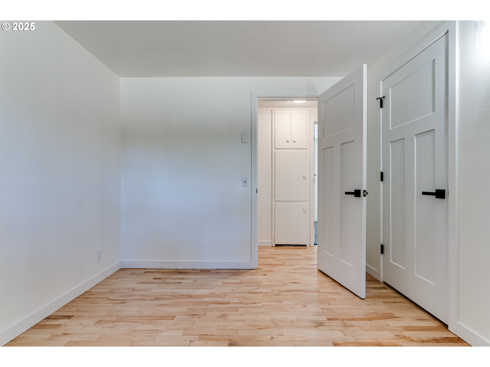 395 Fairway Loop Eugene, OR 97401 - Photo 13 of 37 a view of an empty room