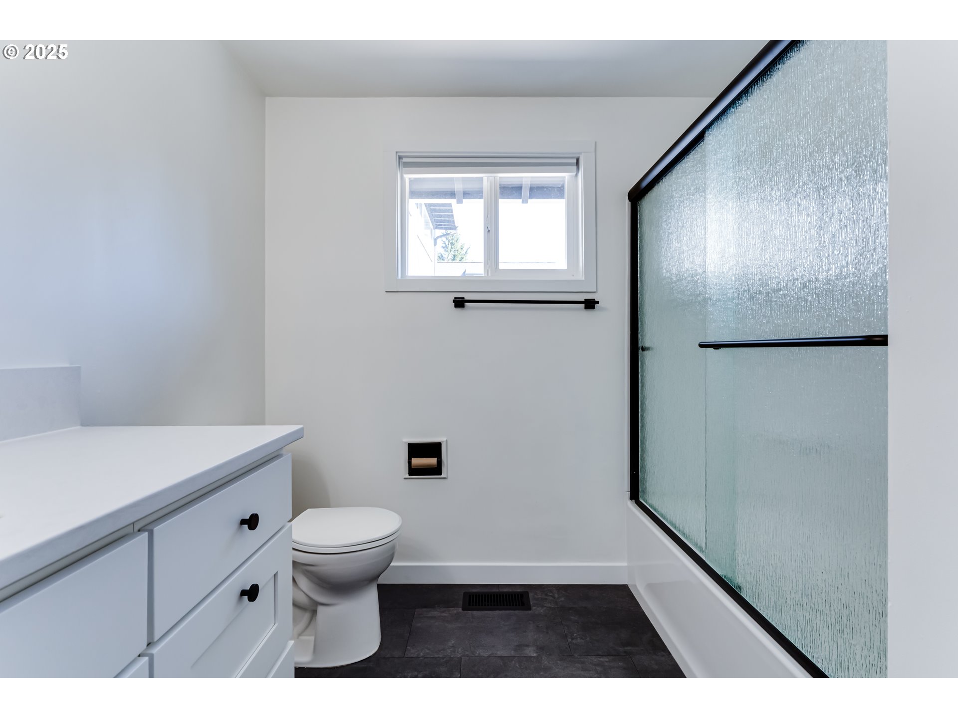 395 Fairway Loop Eugene, OR 97401 - Photo 15 of 37 a bathroom with a toilet and a mirror