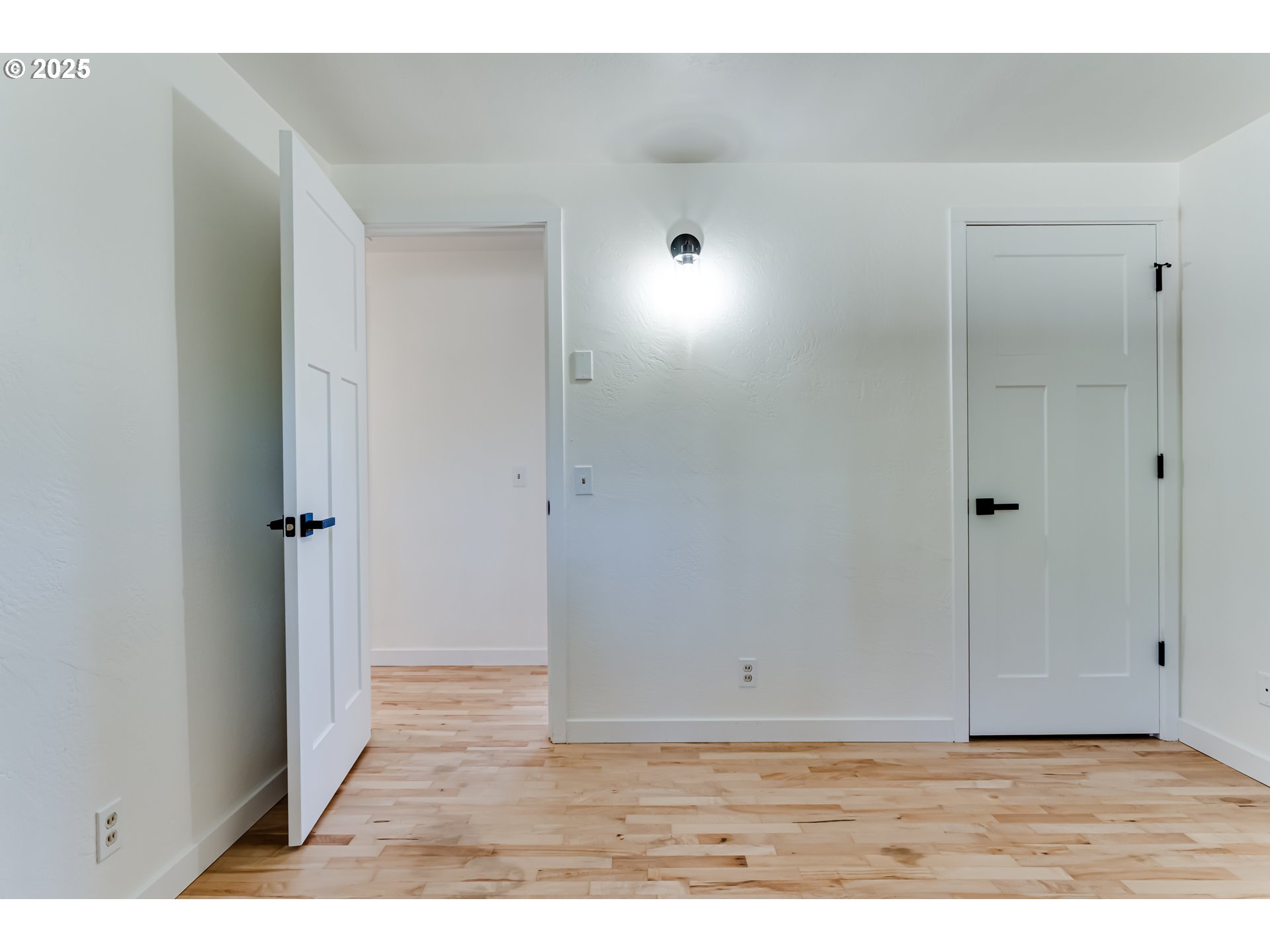 395 Fairway Loop Eugene, OR 97401 - Photo 19 of 37 a view of an empty room