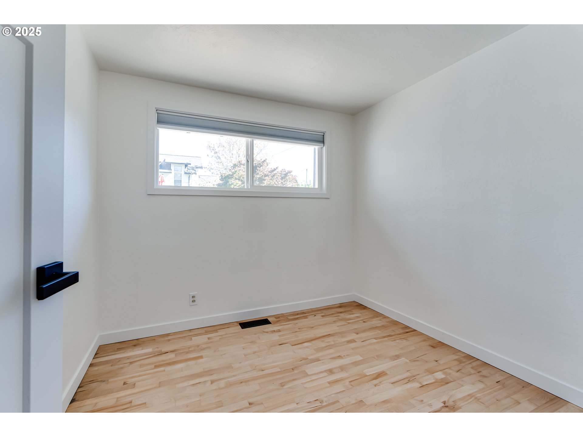 395 Fairway Loop Eugene, OR 97401 - Photo 20 of 37 an empty room with wooden floor and windows