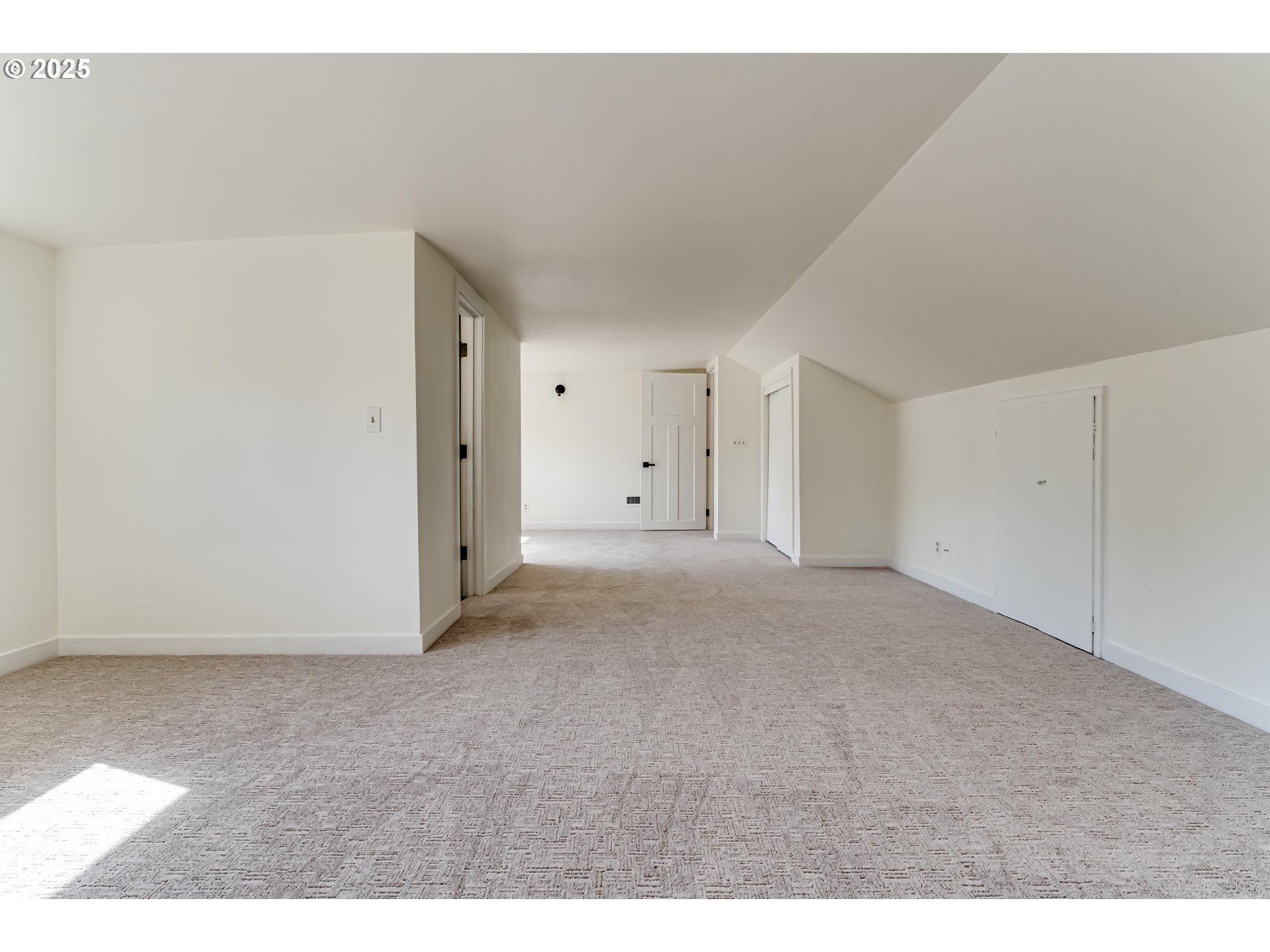 395 Fairway Loop Eugene, OR 97401 - Photo 25 of 37 a view of an empty room