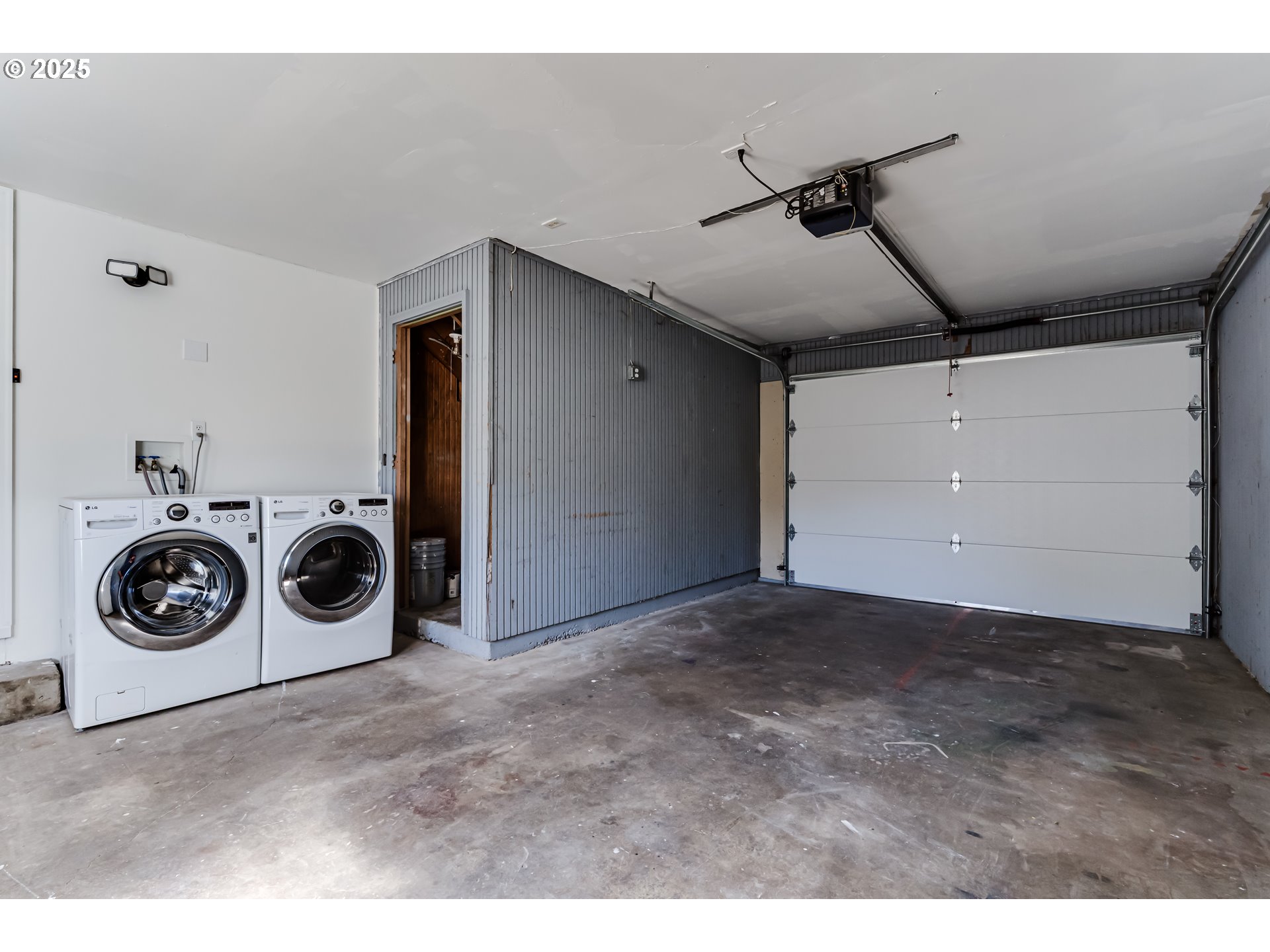 395 Fairway Loop Eugene, OR 97401 - Photo 33 of 37 a utility room with dryer and washer