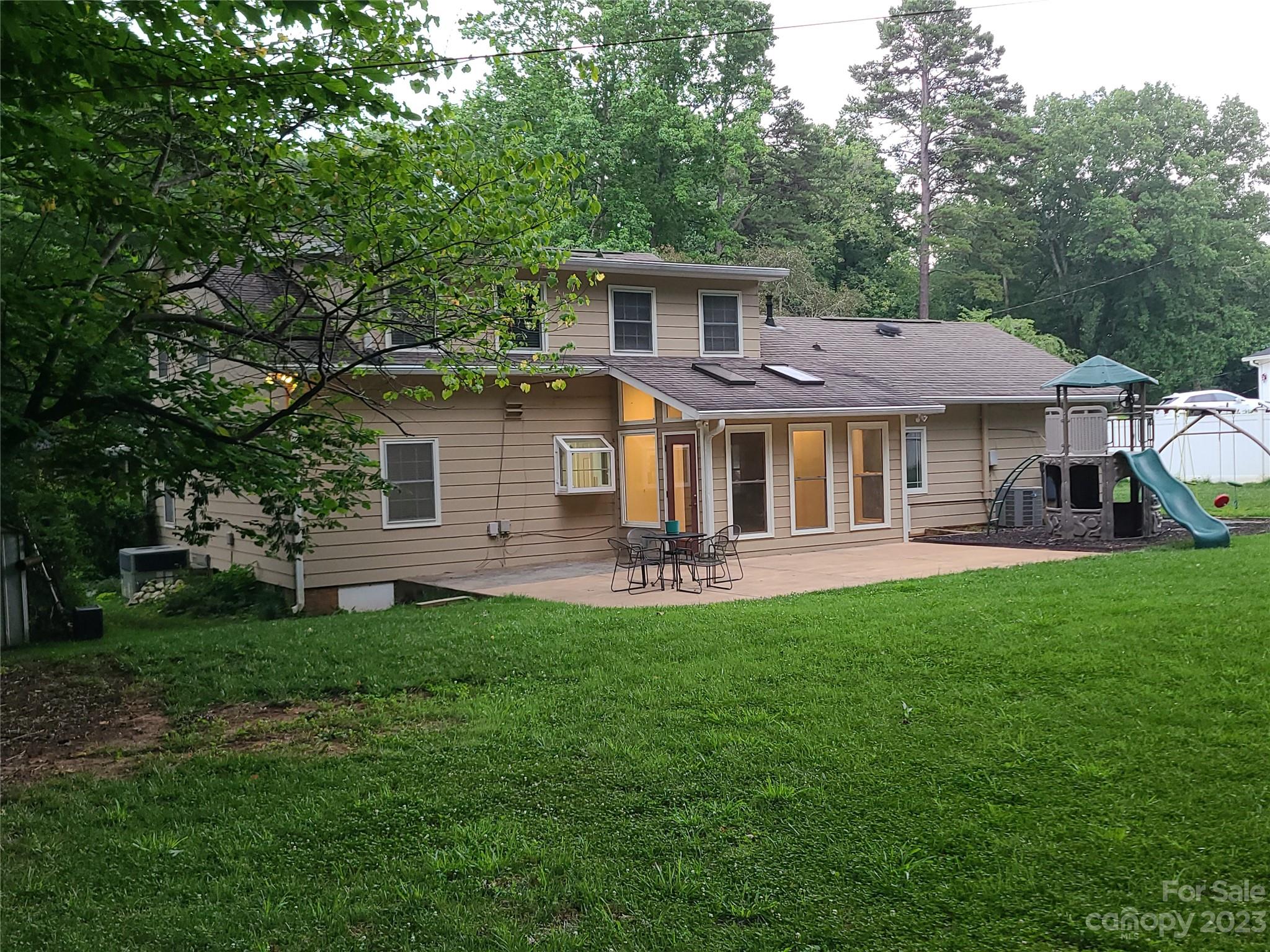 7009 Rothmore Street Charlotte, NC 28215 - Photo 6 of 38 Gallery Image 6